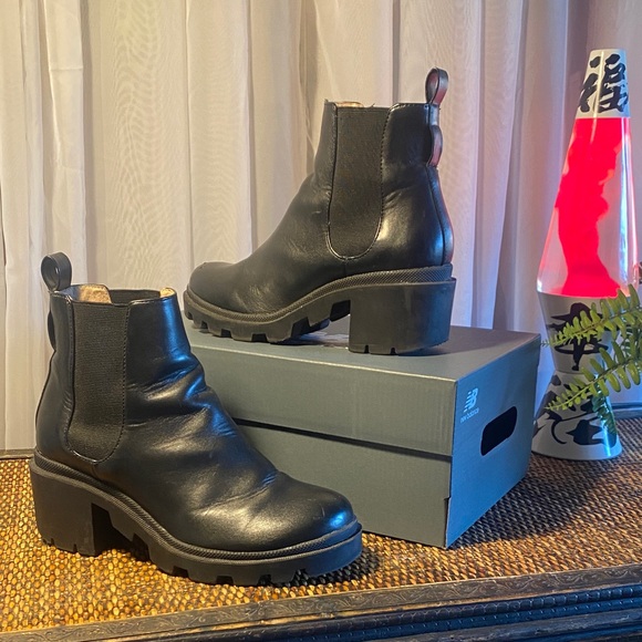 Steve Madden Black Leather Ankle Boots - Picture 1 of 5